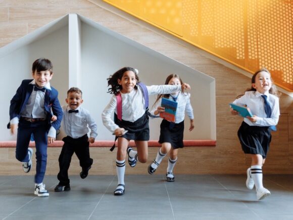 “سلامة الأطفال في المدرسة: 13 نصيحة حافظي عليها