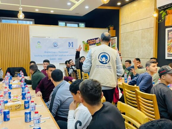 نداء الطفل تقيم افطار جماعي للأيتام في غزة