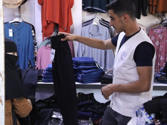 جمعية نداء الطفل تنفذ مشروع كسوة العيد للاطفال في الشمال السوري وتعيد البسمة إلى وجوههم